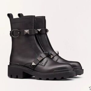 Valentino Roman Stud Calfskin Combat Boot With Tonal Studs In Black Size 37 New